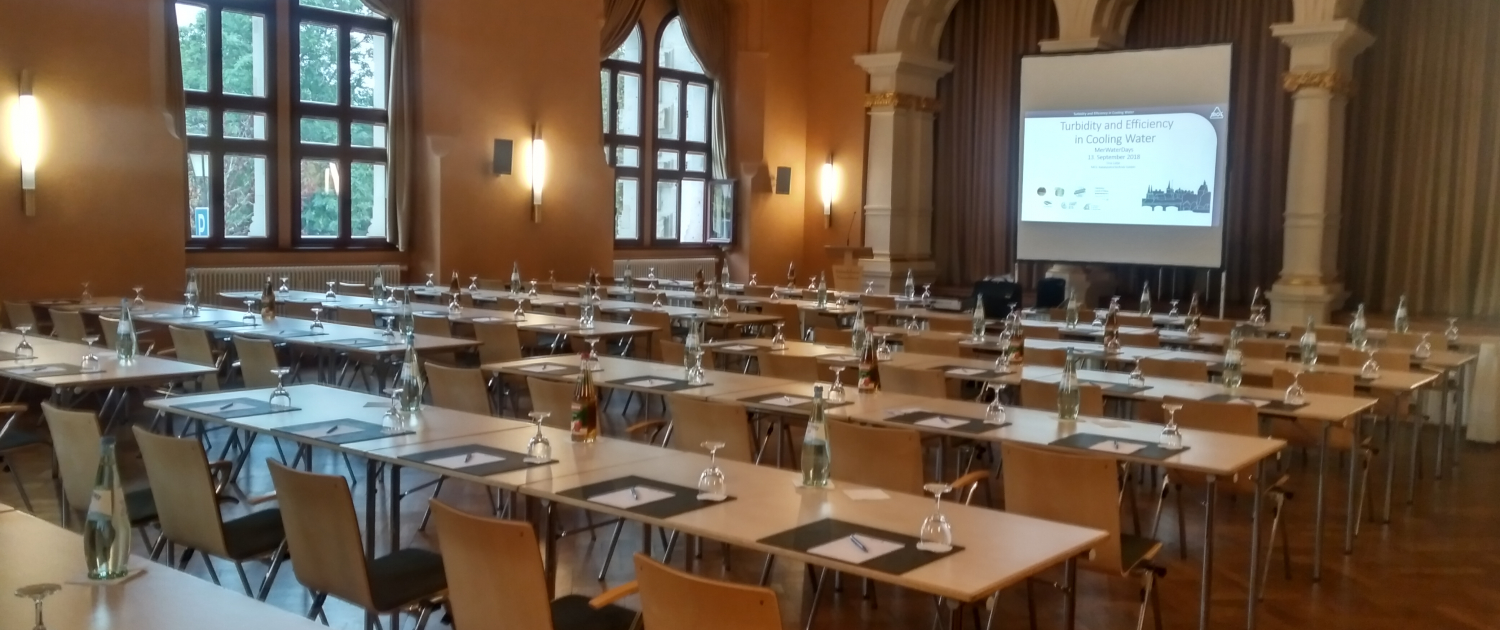 Saal, indem eine Präsentation gehalten wird